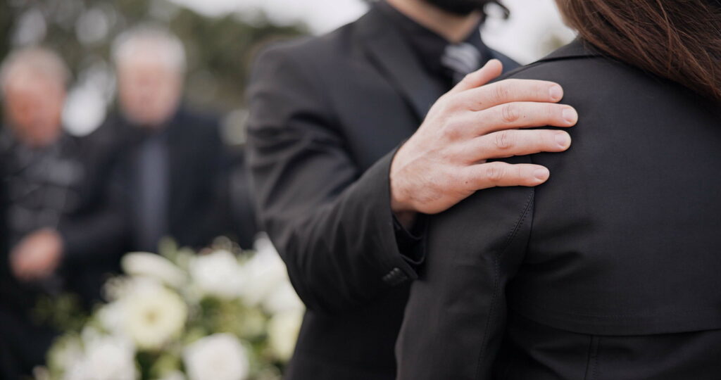Read more about the article What to Say to Someone Who Has Lost Someone